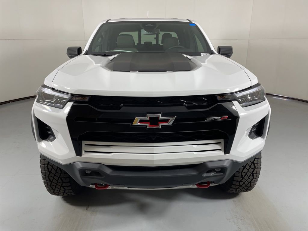 2026 Chevrolet Colorado ZR2 photo 3