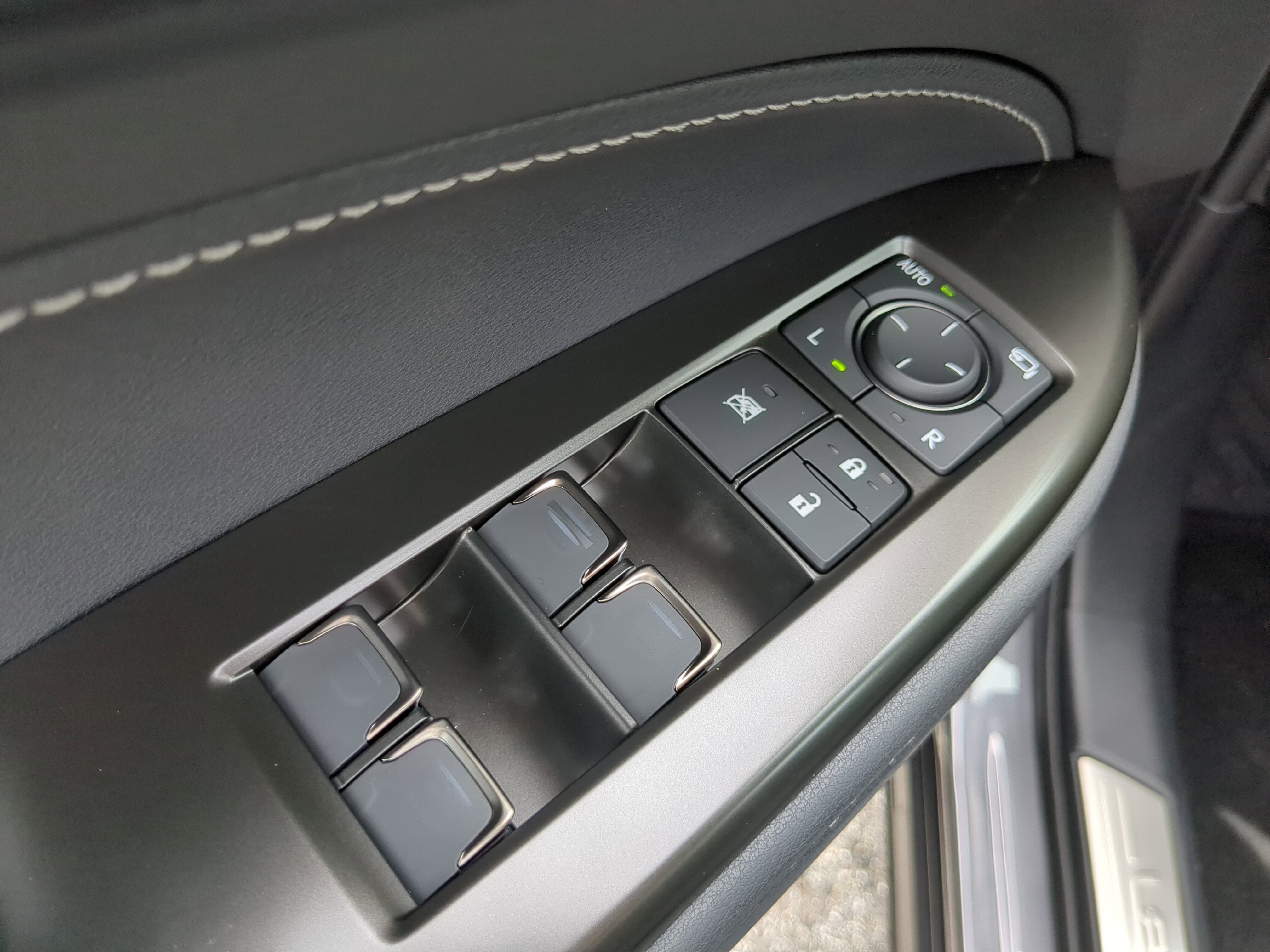 2025 Lexus NX 450h+ Luxury AWD photo 10