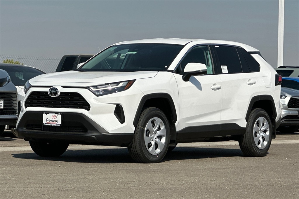 2025 Toyota RAV4 LE photo 8