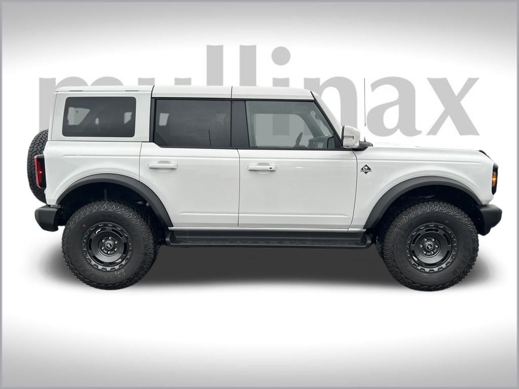 2025 Ford Bronco Outer Banks photo 2