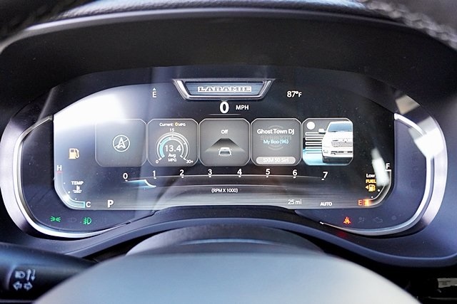 New 2026 Diamond Black Crystal Pearl-Coat Exterior Paint RAM Laramie image 38