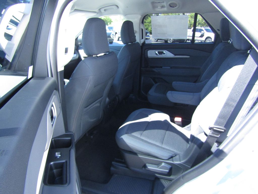 2025 Ford Explorer photo 8