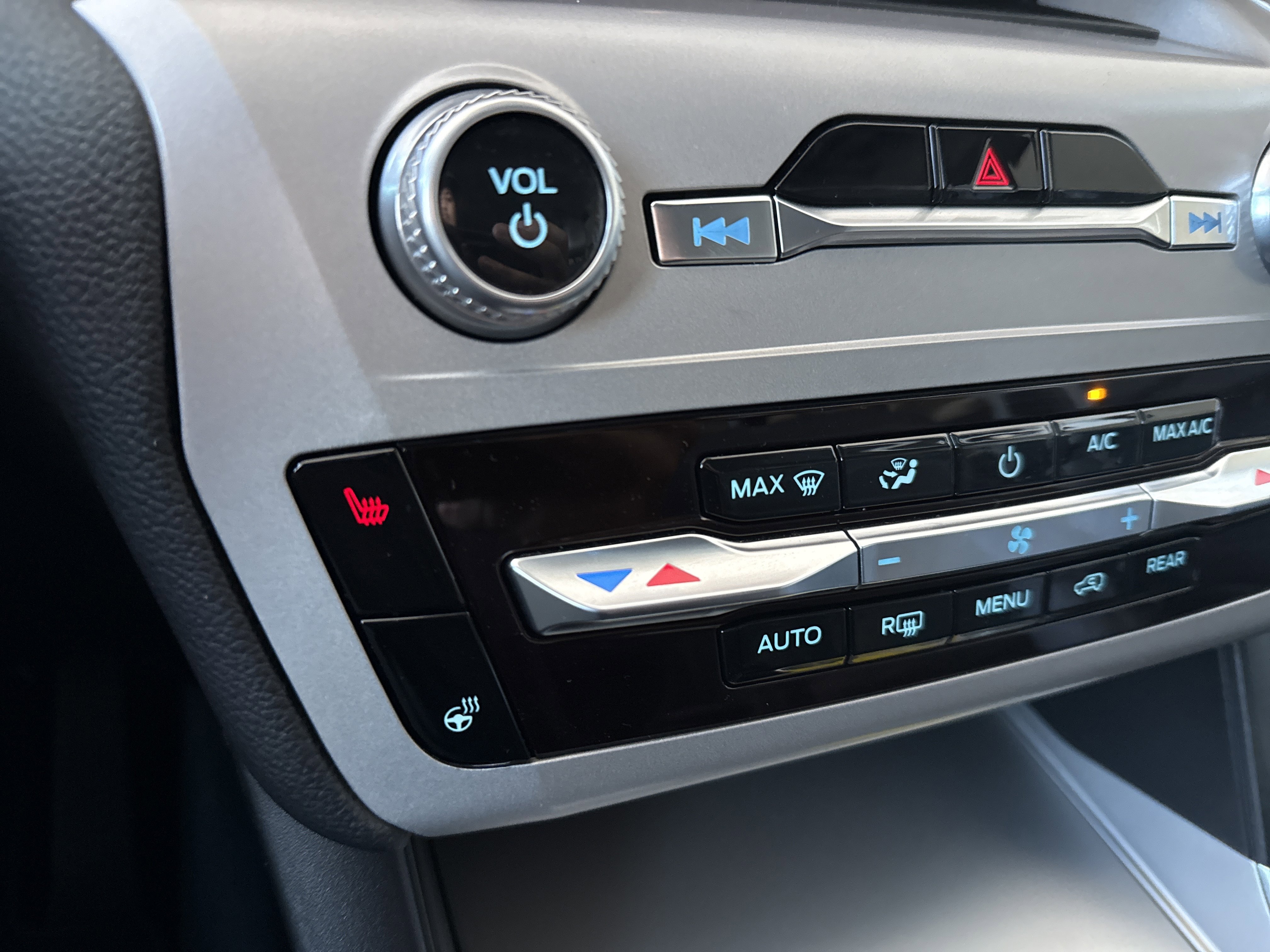 2023 Ford Explorer XLT photo 3