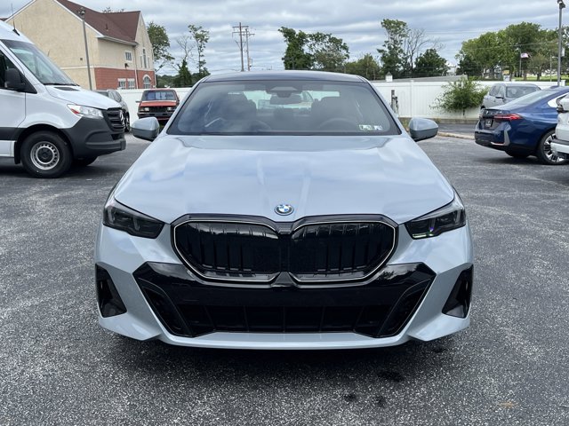 2026 Bmw 550e xDrive photo 2