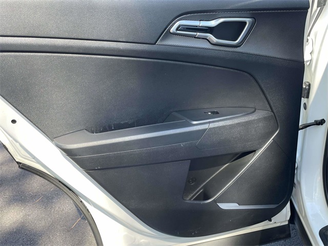 2023 Kia Sportage LX photo 3