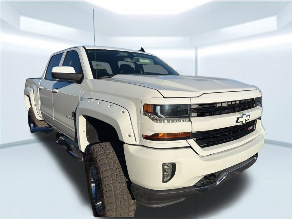 2017 Chevrolet Silverado 1500 LT photo 2