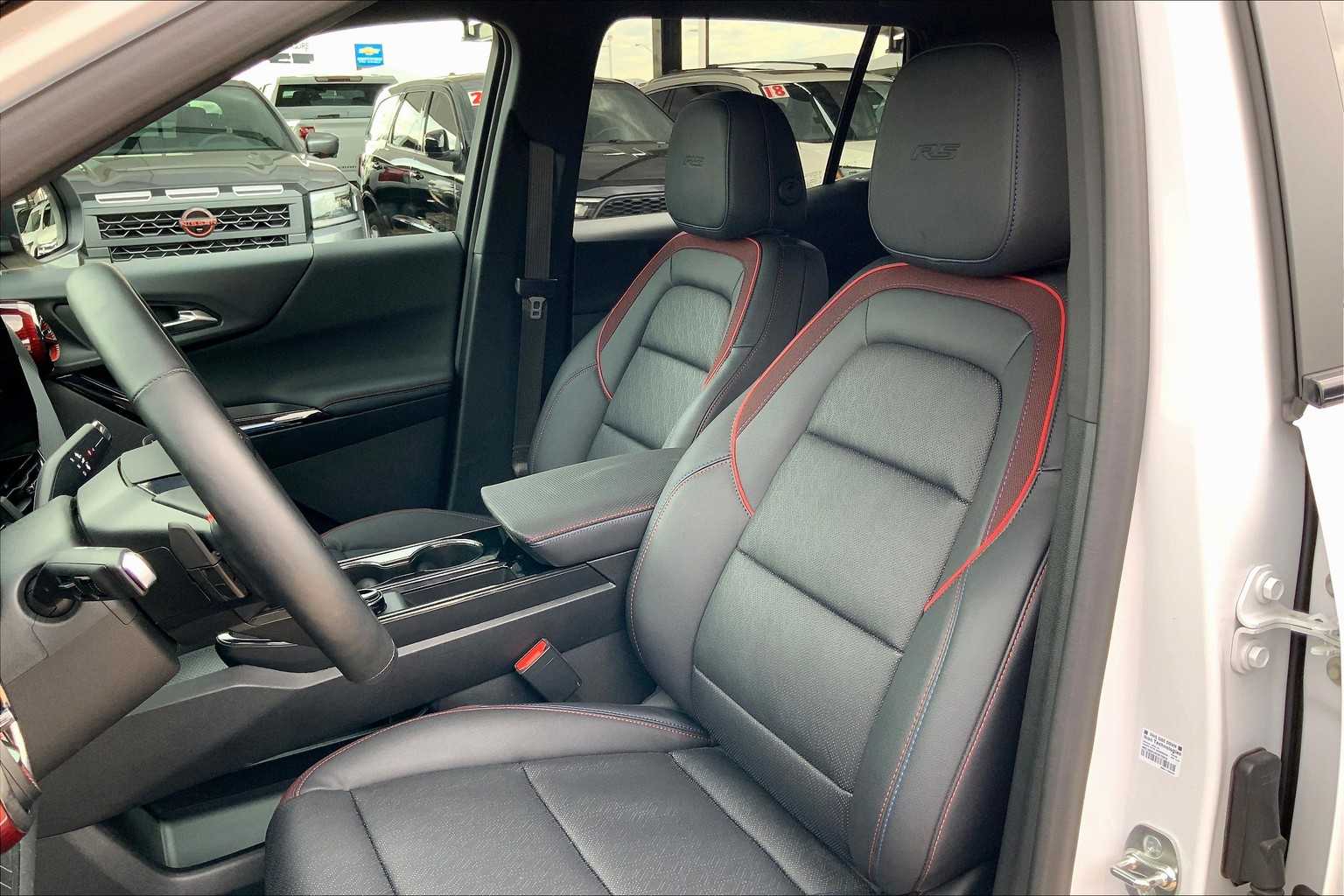 2025 Chevrolet Equinox RS photo 4