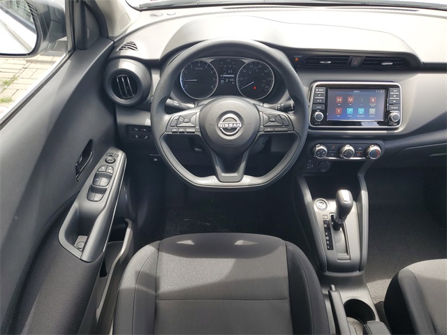 2025 Nissan Kicks Play S photo 14
