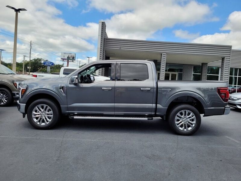 2025 Ford F-150 Lariat photo 3