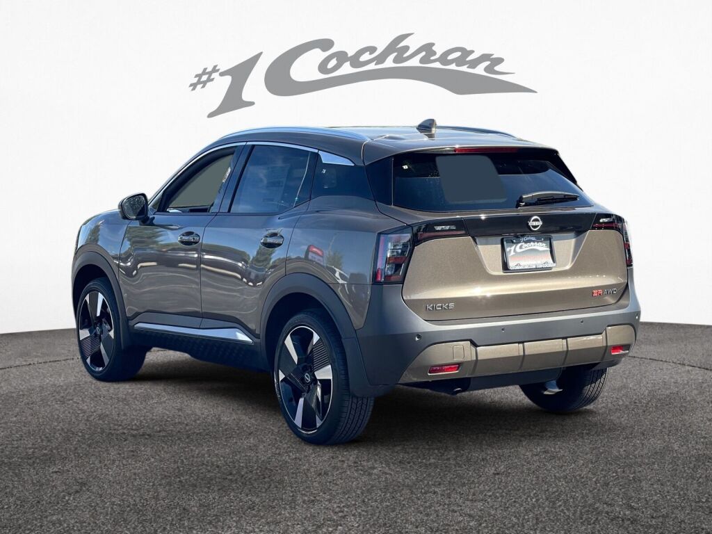 2026 Nissan Kicks SR photo 4