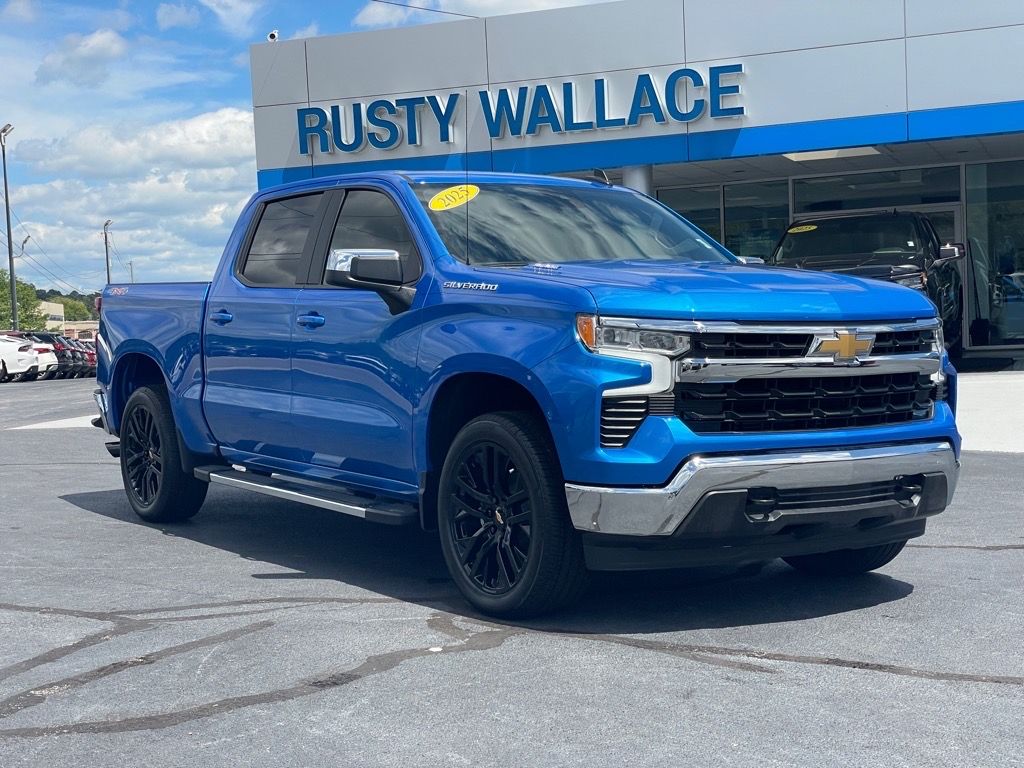 2025 Chevrolet Silverado 1500 LT's photo
