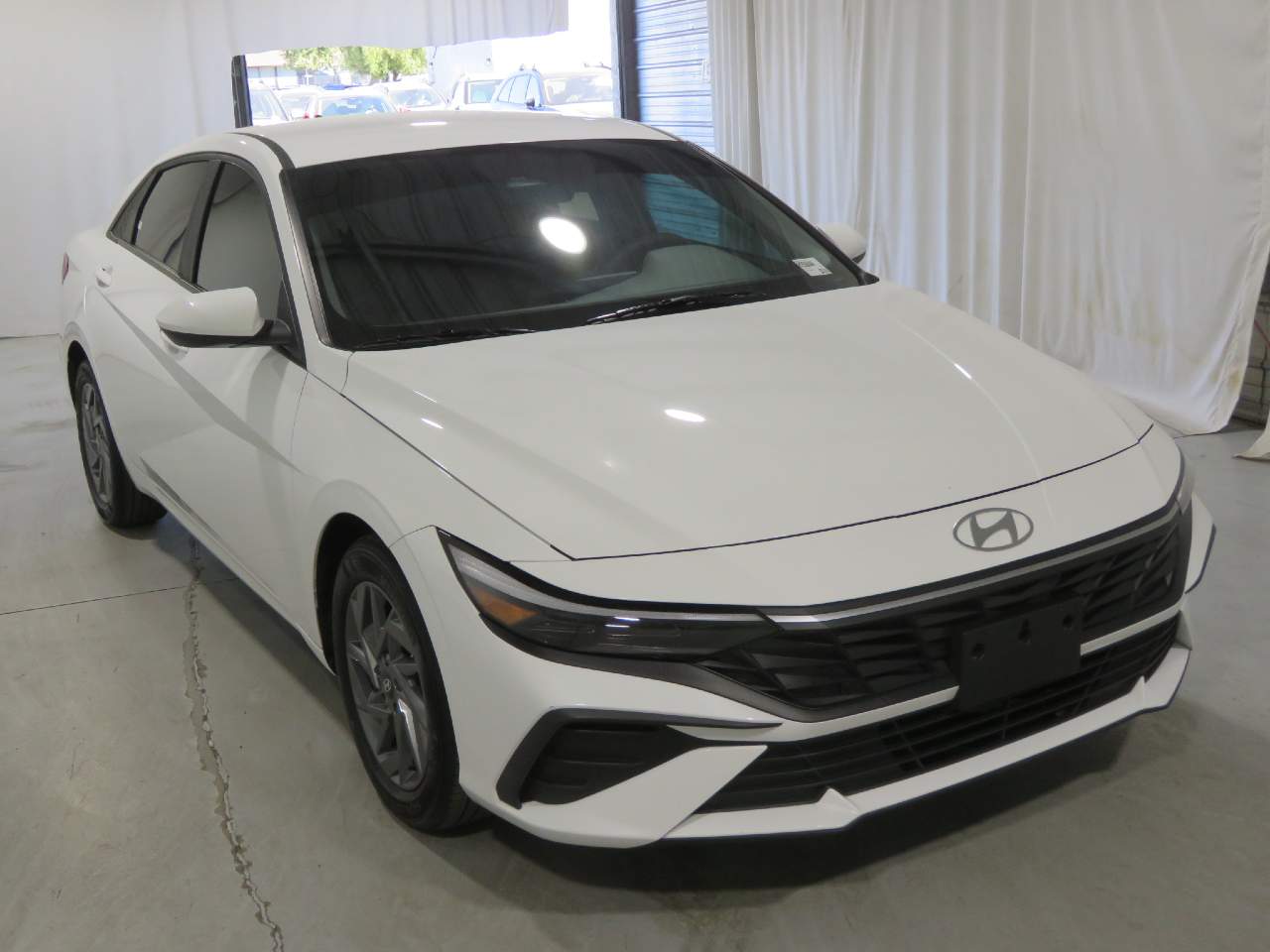 2024 Hyundai Elantra SEL photo 3