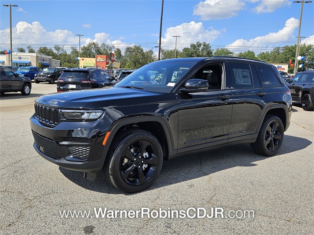 2025 Jeep Grand Cherokee Altitude photo 3