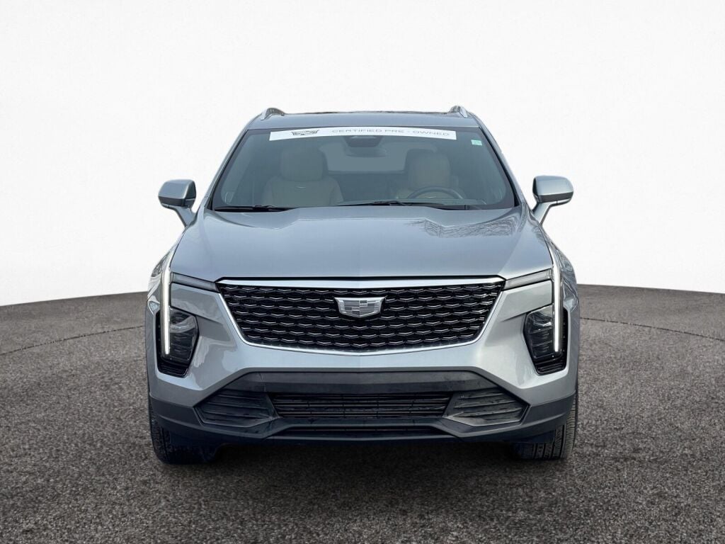 2024 Cadillac XT4 Luxury photo 2