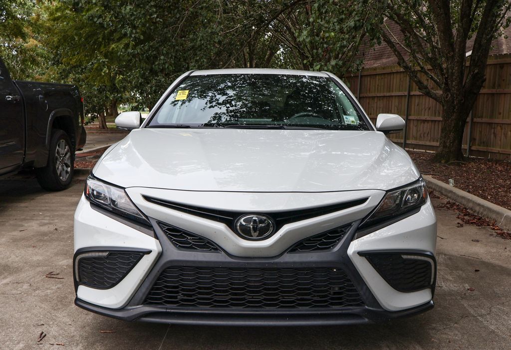 2022 Toyota Camry SE photo 2