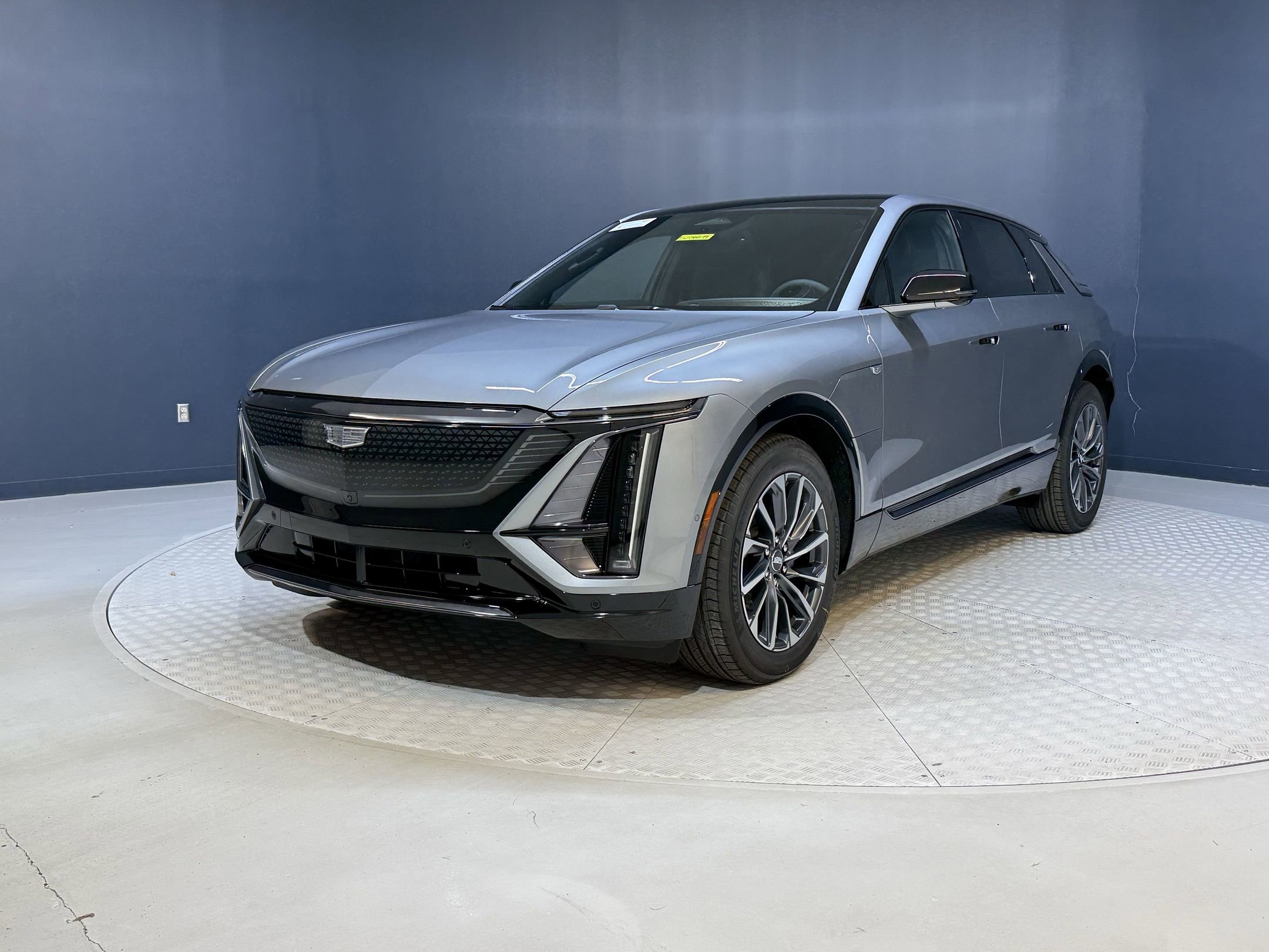2025 Cadillac Lyriq Sport photo 2