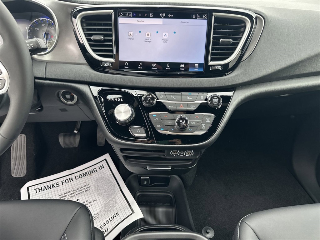 2025 Chrysler Voyager LX photo 29