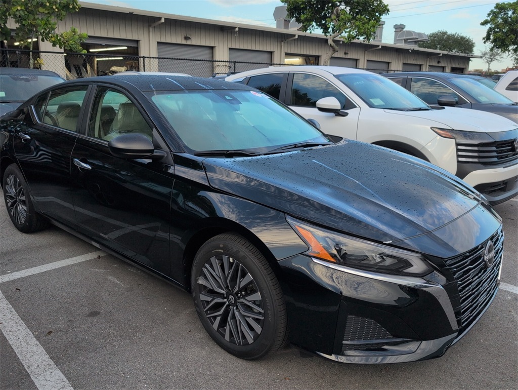 2025 Nissan Altima 2.5 SV photo 2