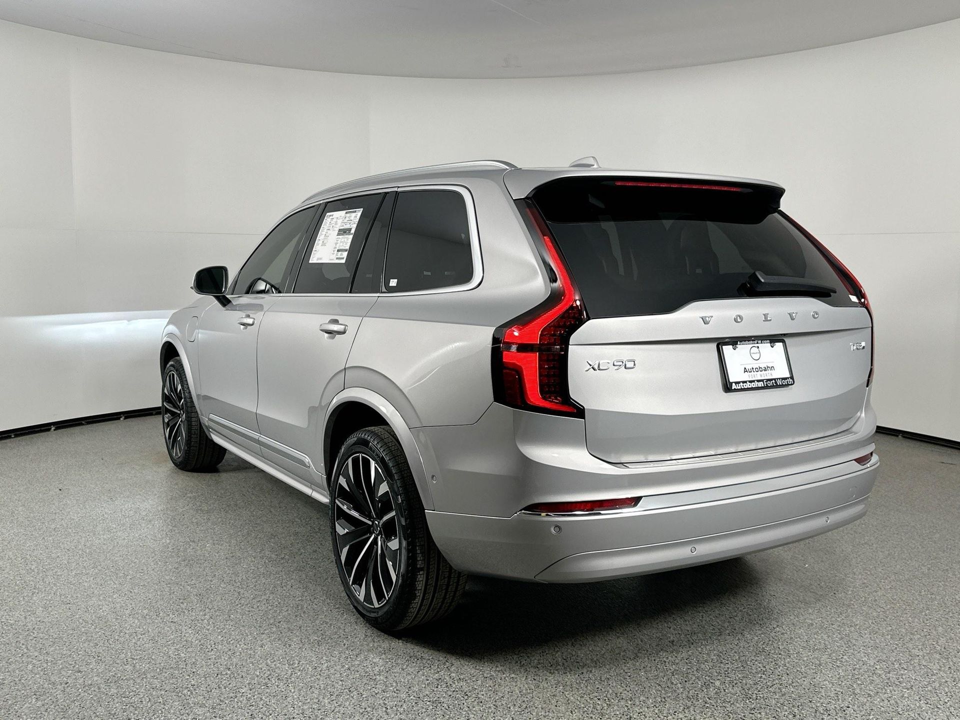 2025 Volvo XC90 T8 Plus photo 6