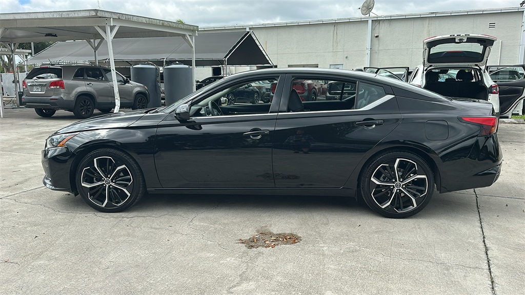 2023 Nissan Altima 2.5 SR photo 4