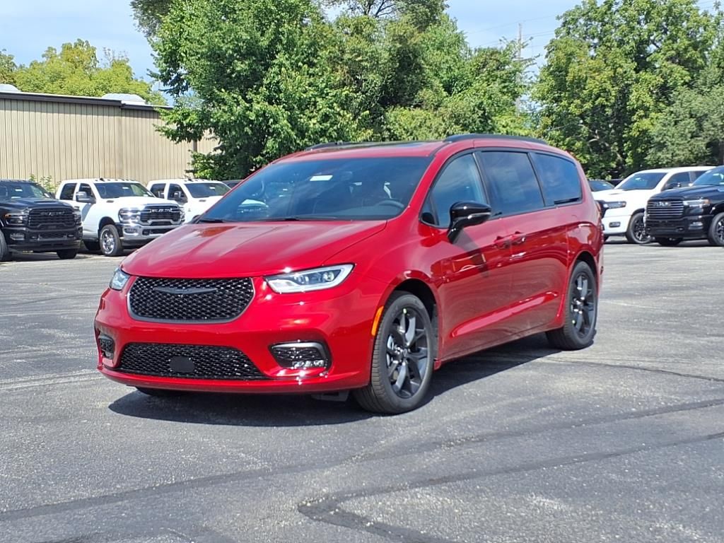 2026 Chrysler Pacifica Limited photo 2
