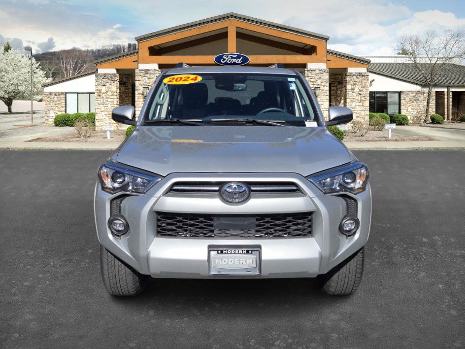 2024 Toyota 4Runner SR5 4WD photo 2