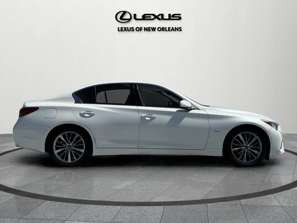2018 Infiniti Q50 3.0t LUXE photo 2
