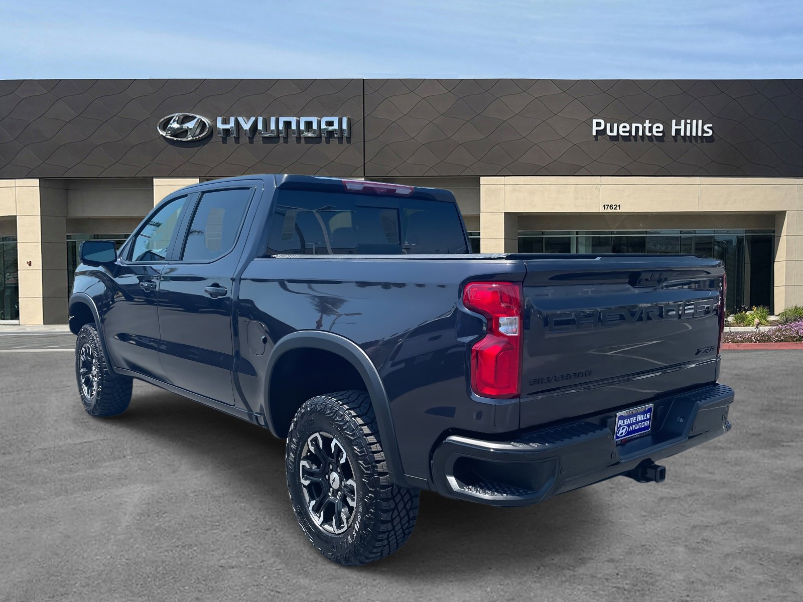 2024 Chevrolet Silverado 1500 ZR2 photo 2