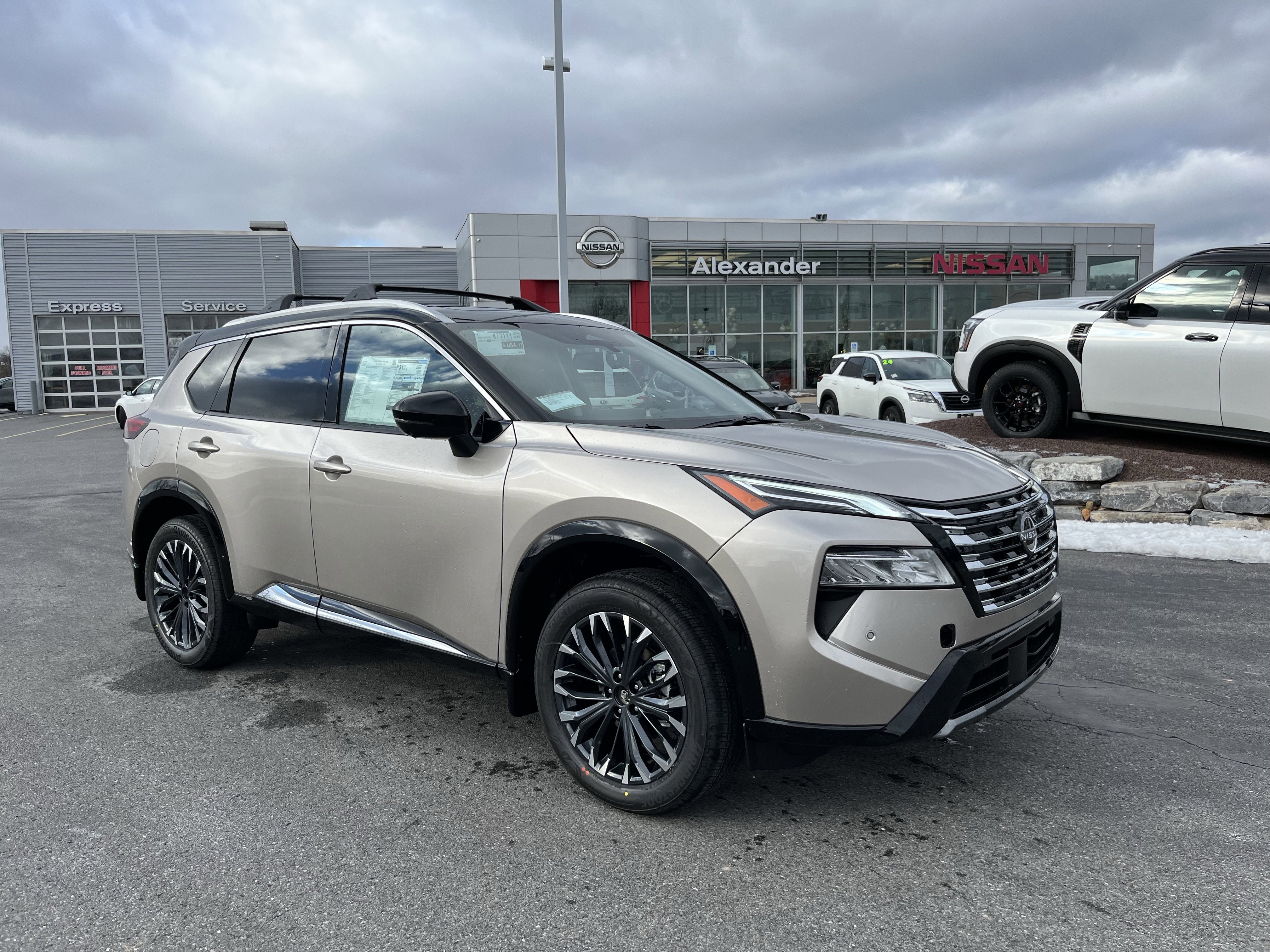 2026 Nissan Rogue Platinum's photo