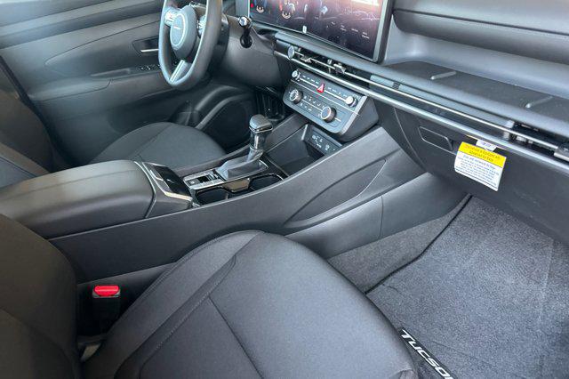 2025 Hyundai Tucson SE photo 16