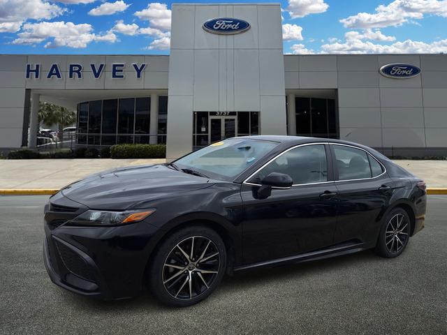 2023 Toyota Camry SE's photo