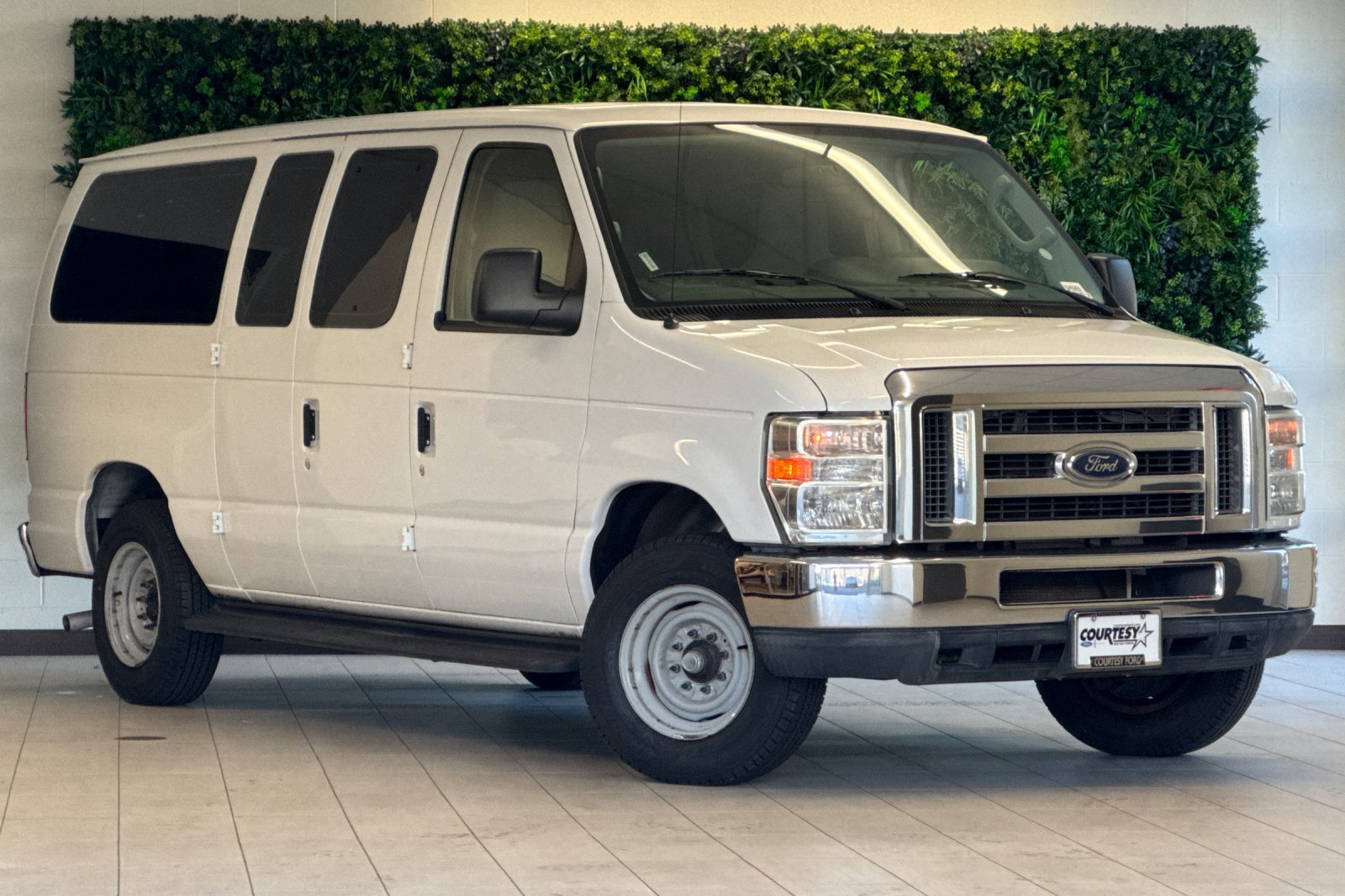 2012 Ford E-Series Econoline Wagon XLT