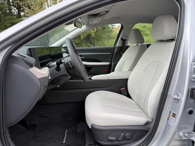 2025 Hyundai Sonata Hybrid SEL photo 10