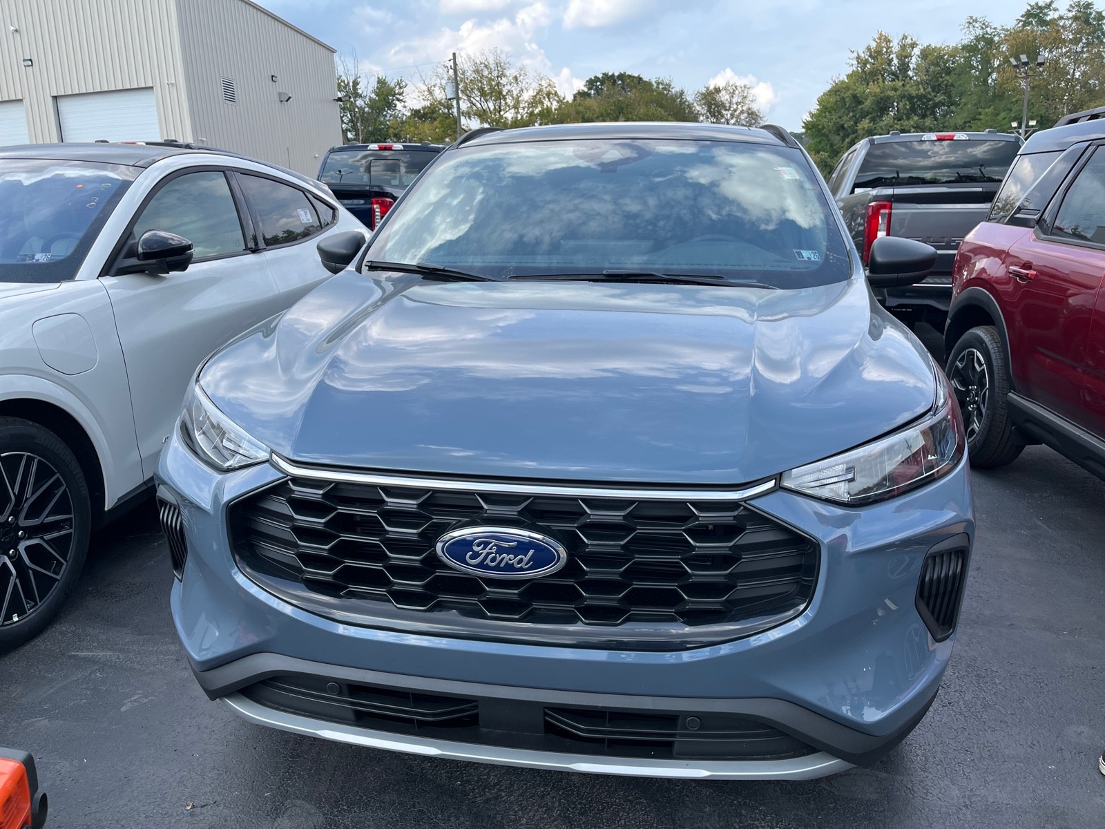 2025 Ford Escape ST-Line photo 2