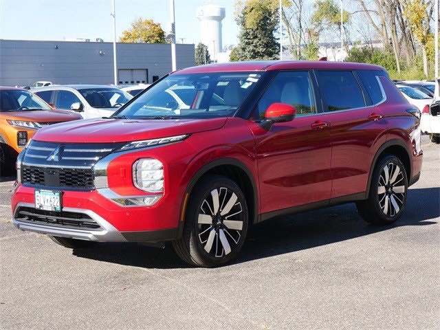 2025 Mitsubishi Outlander SE photo 3