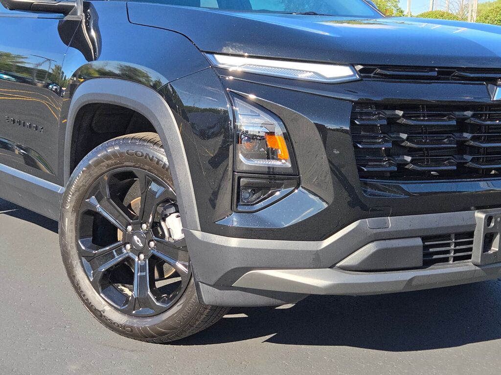 2025 Chevrolet Equinox LT photo 2