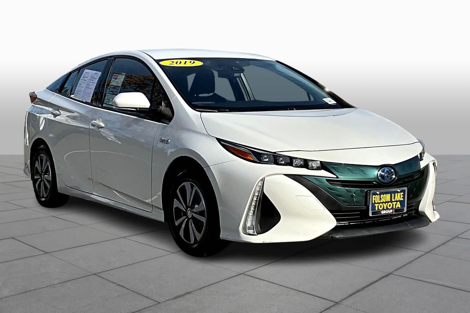 2019 Toyota Prius Prime Premium photo 2