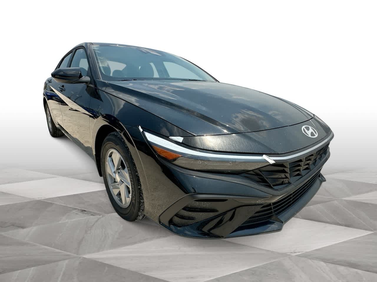 2025 Hyundai Elantra SE photo 2