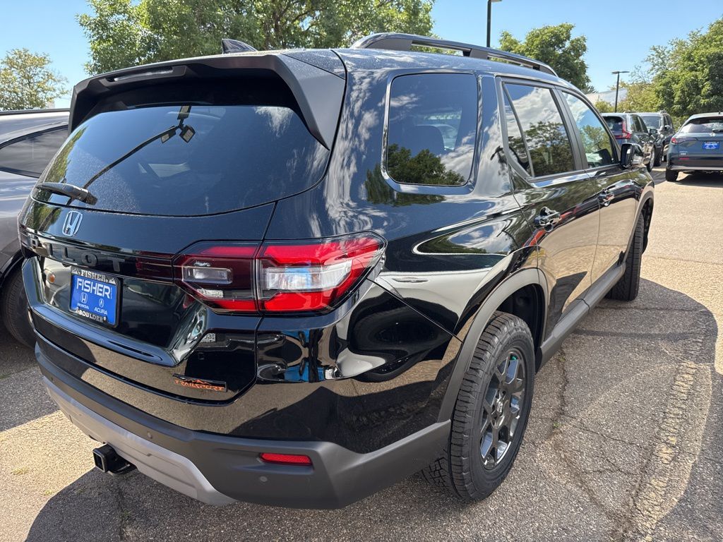 2025 Honda Pilot TrailSport photo 2