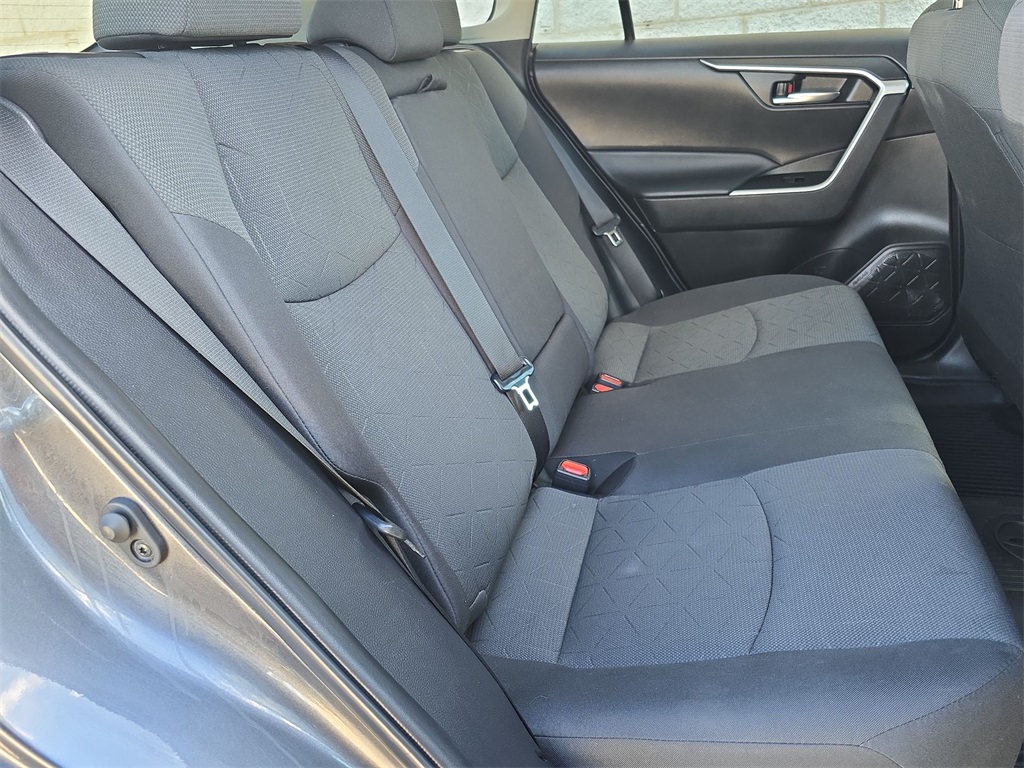 2022 Toyota RAV4 XLE photo 34
