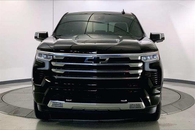 2023 Chevrolet Silverado 1500 High Country photo 2