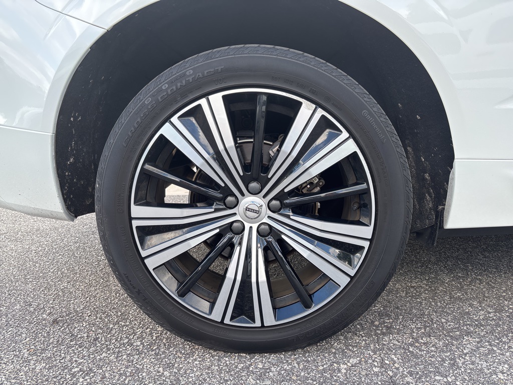 2022 Volvo XC60 B5 Inscription photo 9
