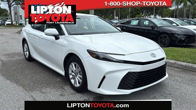 2025 Toyota Camry LE's photo