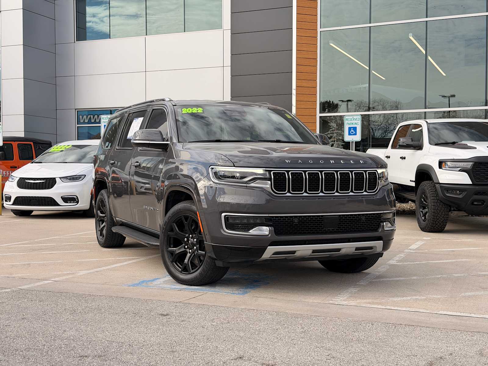 Used 2022 Jeep Wagoneer Series II with VIN 1C4SJVBT5NS137134 for sale in Kansas City