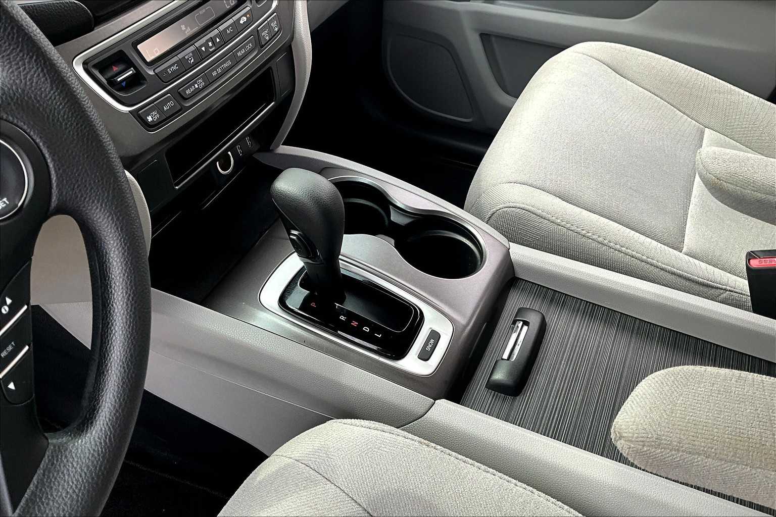 2017 Honda Pilot EX photo 15