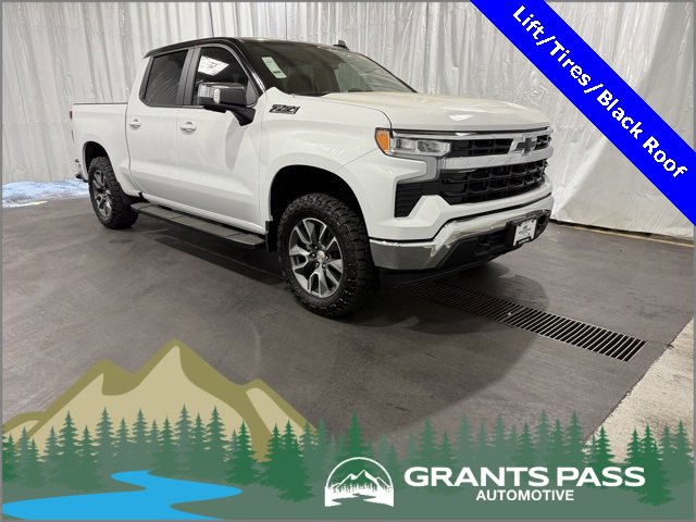 2025 Chevrolet Silverado 1500 LT's photo