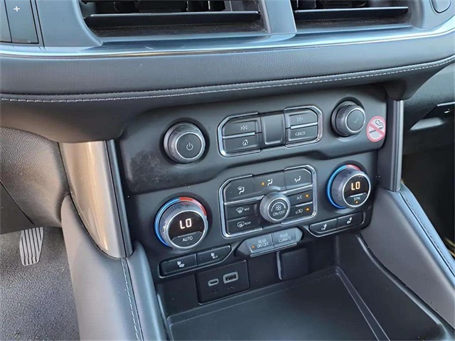 2023 Chevrolet Suburban LT photo 16