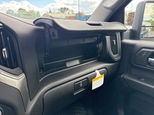 2025 Chevrolet Silverado 2500HD Custom photo 33