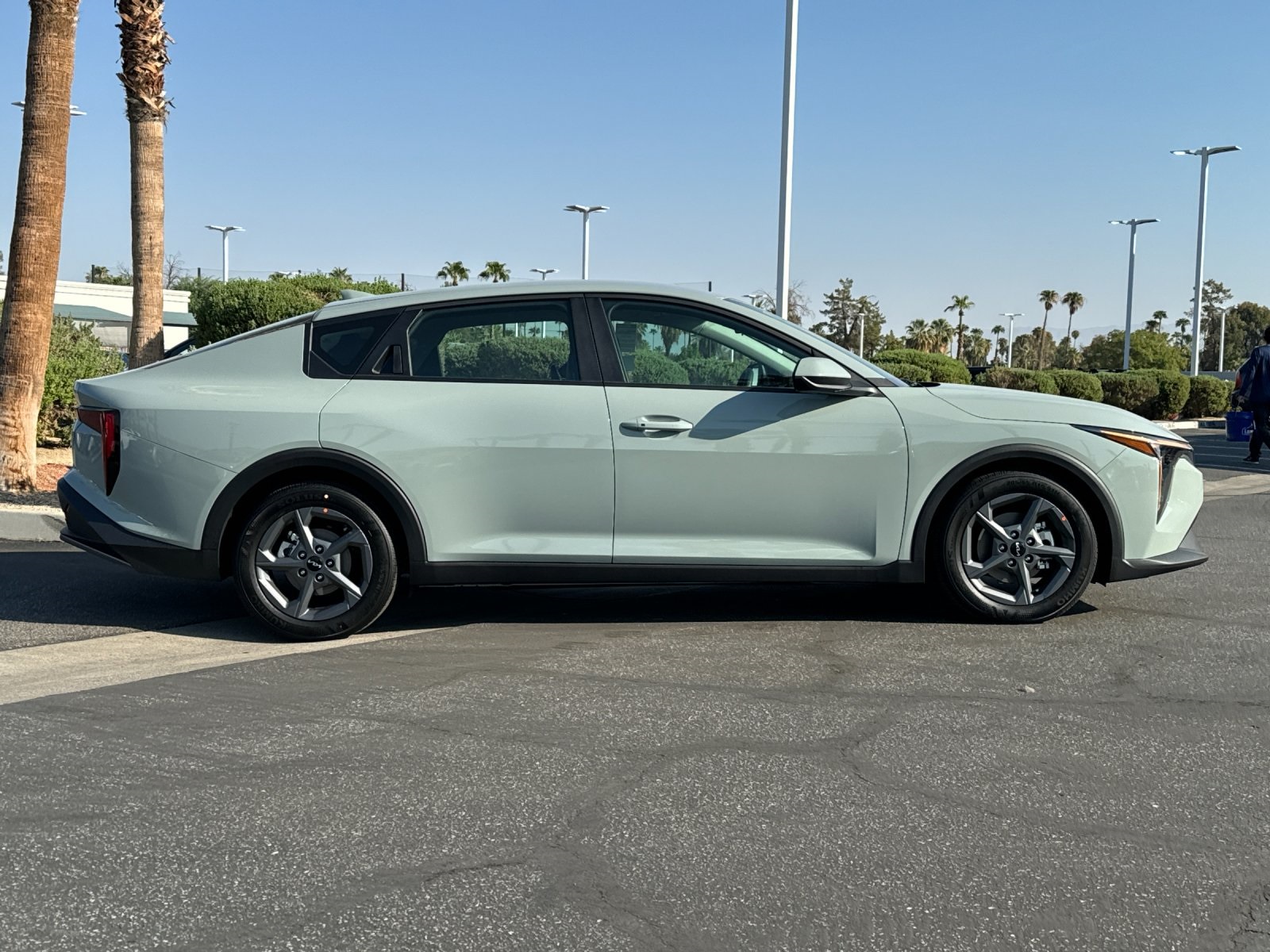 2025 Kia K4 LXS photo 2