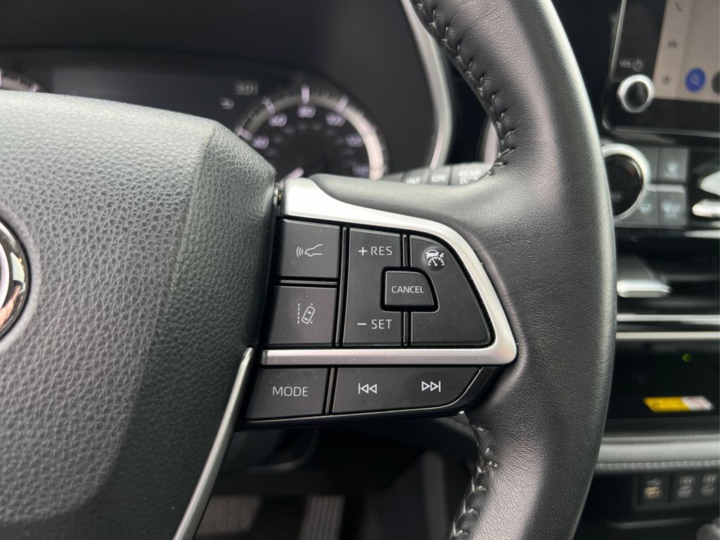 2023 Toyota Highlander XLE photo 26